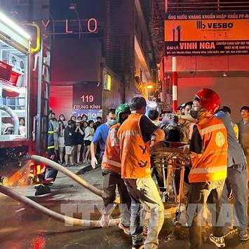 Hiện trường vụ cháy quán karaoke tại Cầu Giấy.